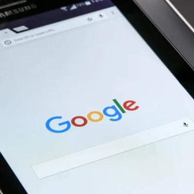 Google añade más enlaces a webs en sus respuestas con IA