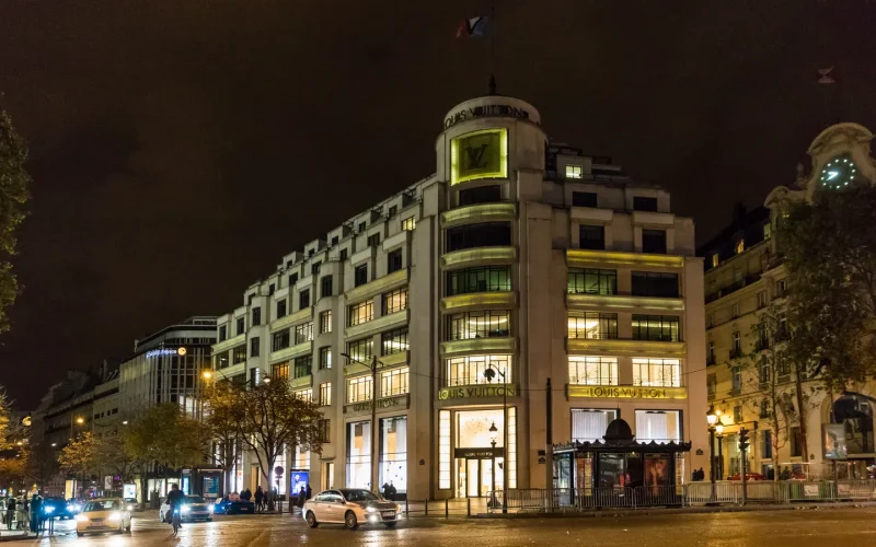 LVMH apenas crece un 1 % en el tercer trimestre y su moda y marroquinería caen un 5 %